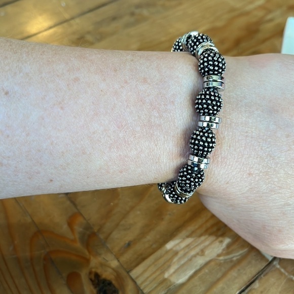 𝅺silver tone textured beaded Elastic Stretch Bracelet - Picture 5 of 5